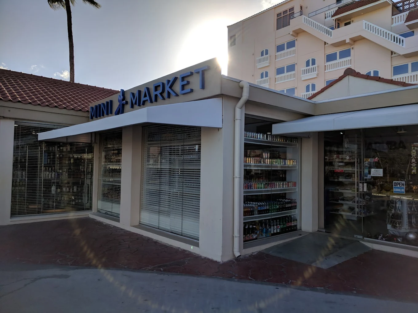 Storefront at the Playa Linda Beach Resort entrance on J.E. Irausquin Blvd